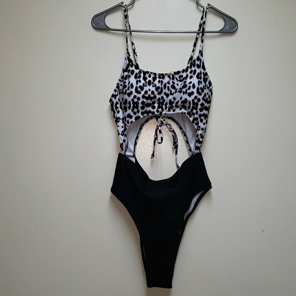 One piece Cut out Swimsuit